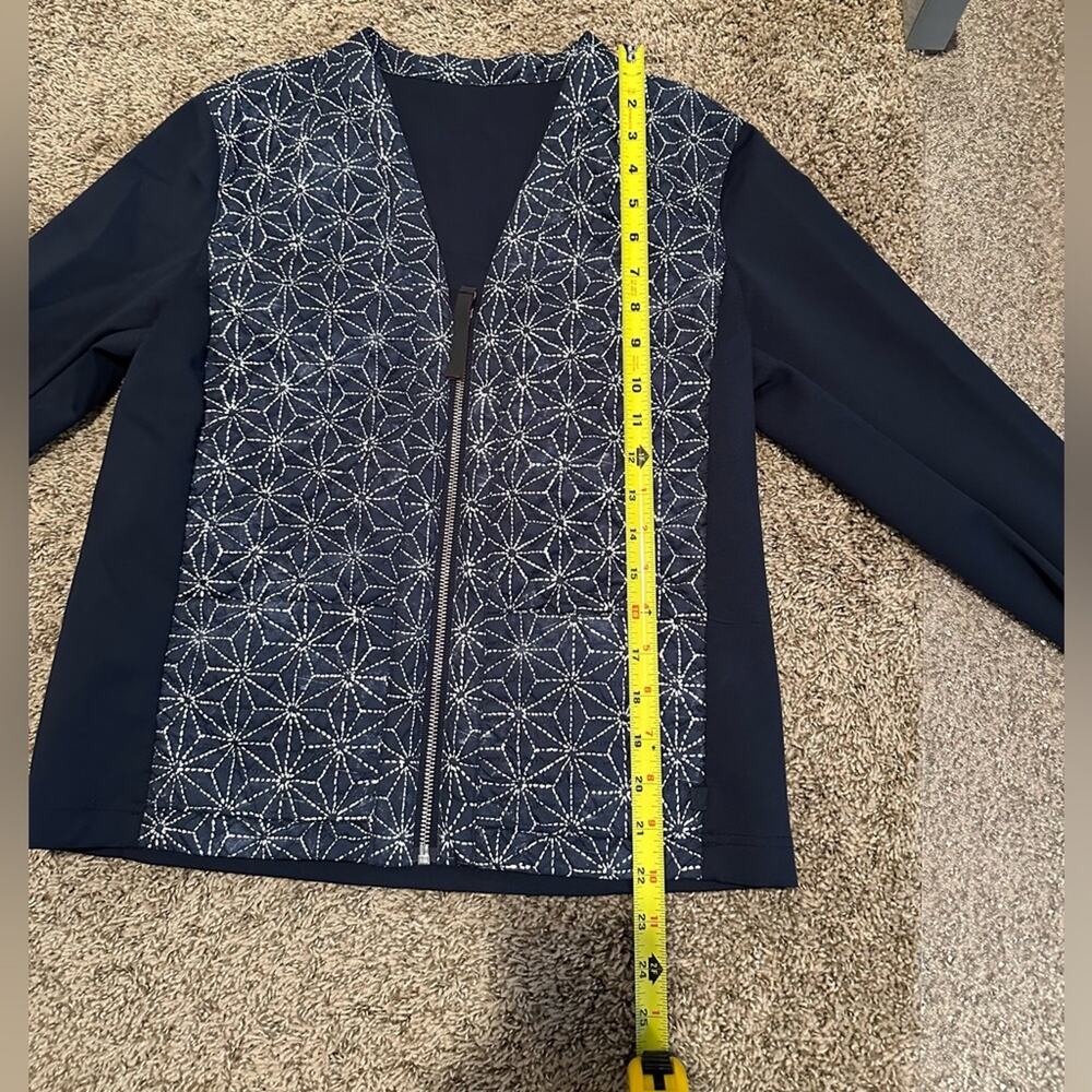 Lululemon athletica navy blue zipper jacket, white stitching, front pockets EUC - Picture 8 of 16